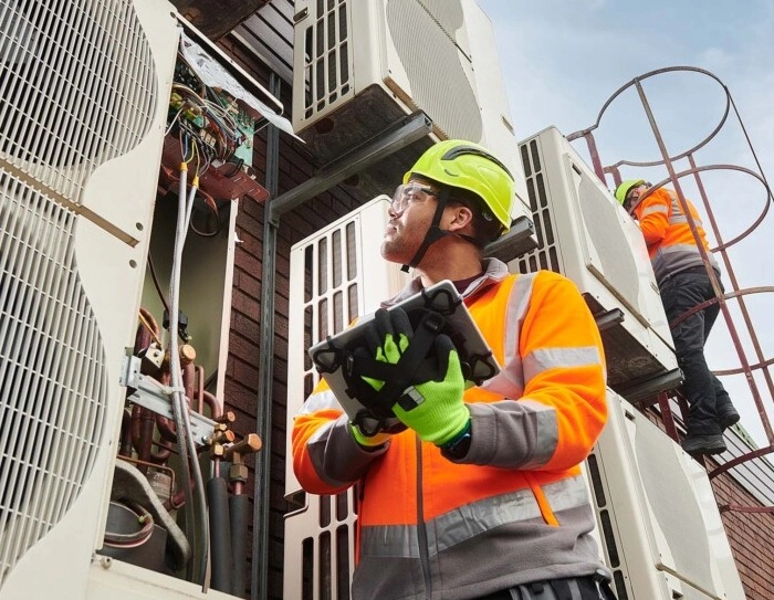 Danish technical translator reviewing a pharmaceutical process validation protocol